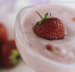 Φράουλες με γιαούρτι και ζάχαρη