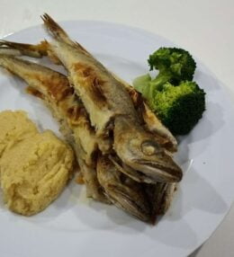 Μπακαλιαράκια φούρνου με σκορδαλιά