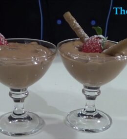 Μούς σοκολάτας με φράουλες