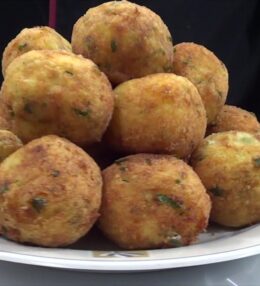 Πατατοκροκέτες με τυριά και μπέικον