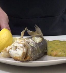 Λαβράκια ψητά στο φούρνο με πουρέ λαχανικών