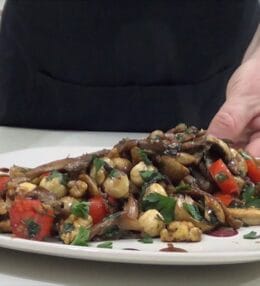 Ποικιλία μανιταριών με ξυρούς καρπούς