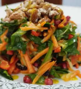 Χριστουγεννιάτικη Σαλάτα με Λαχανικά & Dressing Μουστάρδας