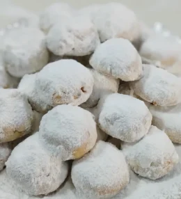 Παραδοσιακοί κουραμπιέδες με φρέσκο βούτυρο